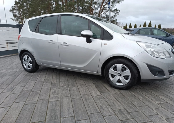Opel Meriva cena 23900 przebieg: 143000, rok produkcji 2011 z Białobrzegi małe 172